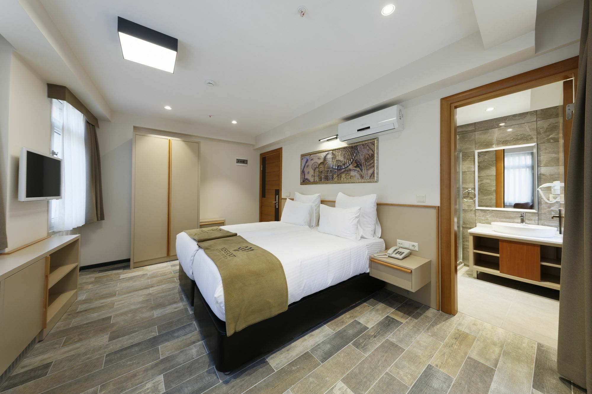 Hotel Nishant Hotel 3*